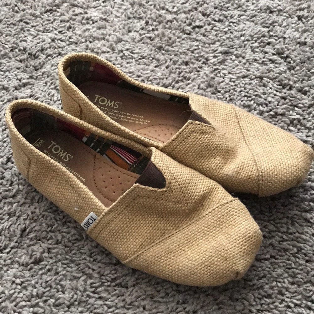 Tan Toms